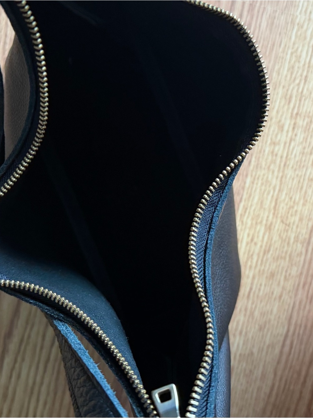 Aspen Shoulder Bag - Medium Portland Leather - Picture 5 of 7